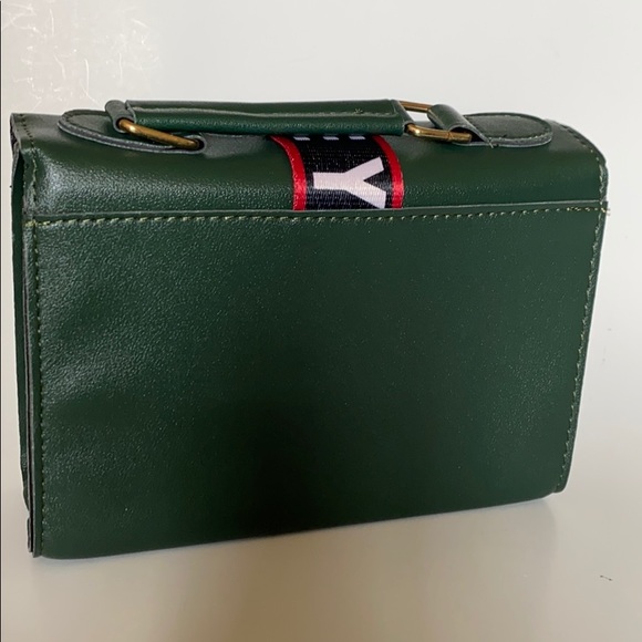 Trendy green fashion crossbody handbag purse - Picture 3 of 9